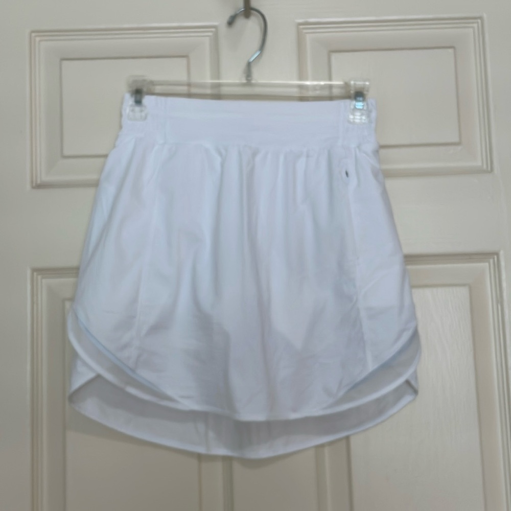 EUC Lululemon tennis/active white skort
